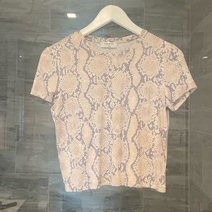 NWOT Aritzia Babaton Crop (3/4 length) T-shirt Size Small